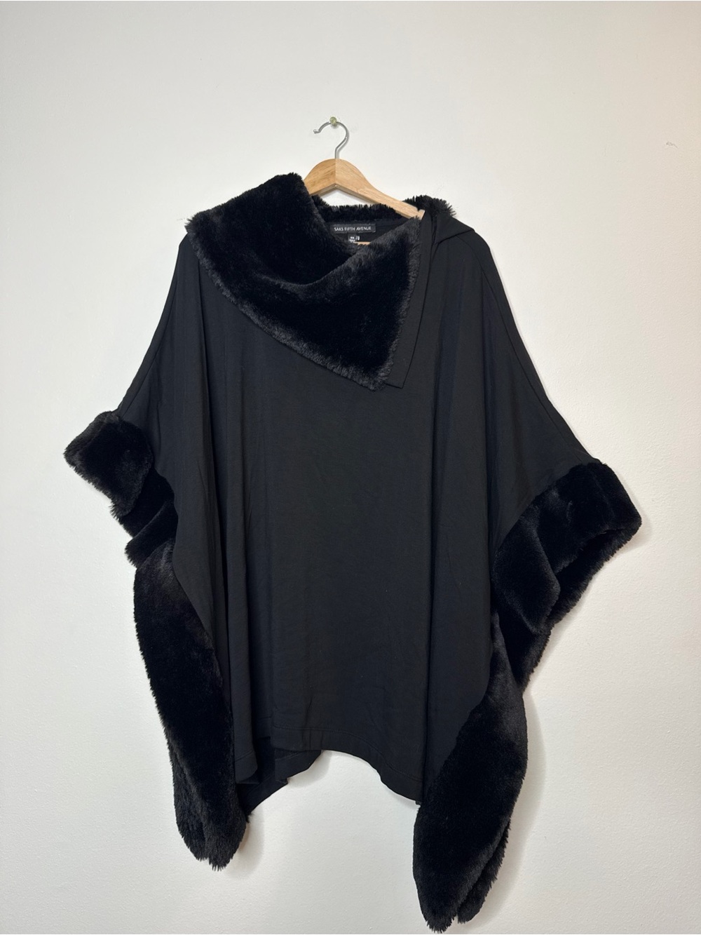 Saks Fifth Avenue Faux Fur Trim Cape Poncho Elegant Old Money Holiday in black